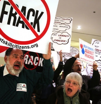Texans angrily protest fracking after 30 earthquakes hit town